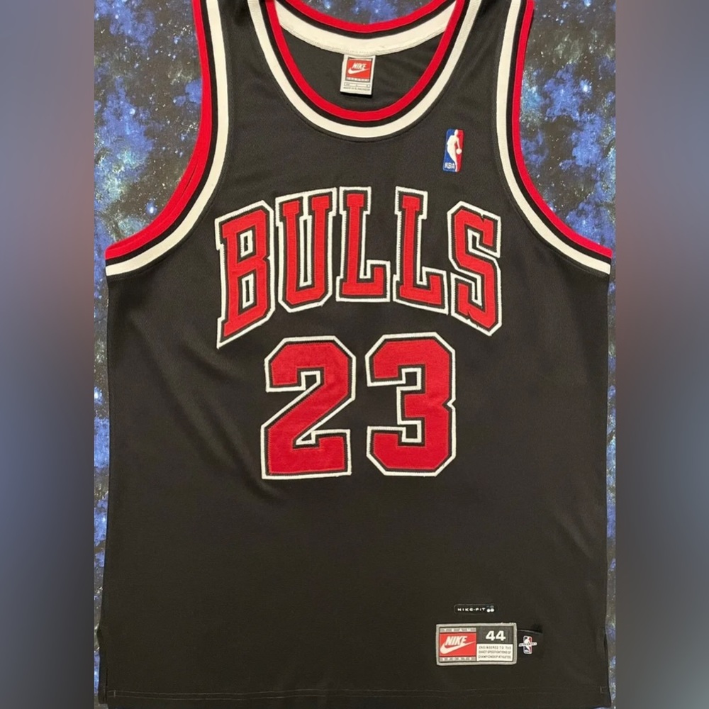 Authentic Vintage Nike NBA Chicago Bulls Michael Jordan Basketball Jersey